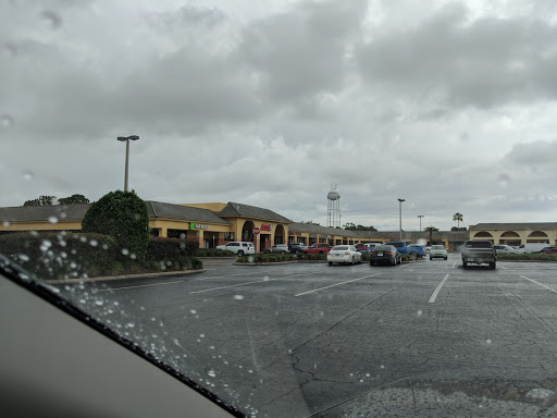 Shopping Mall «Lake Village Shopping MallKitchengaets», reviews and photos, 10601 US-441, Leesburg, FL 34788, USA