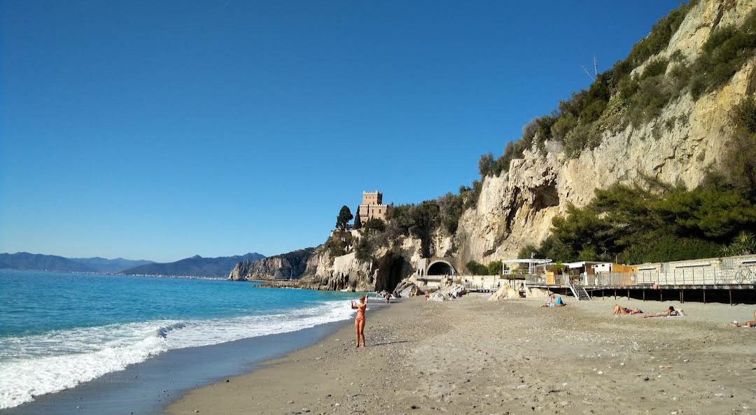 Foto van Spiaggia libera del Castelletto strandresortgebied