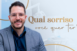 Dr. Bruno Almeida - Odontologia Humanizada | Especialista em Implantes e Lentes de Contato Dental image