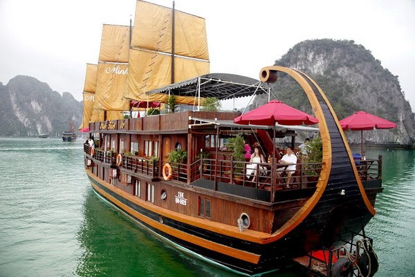 Huong Hai Ha Long Sealife Cruise and Junks