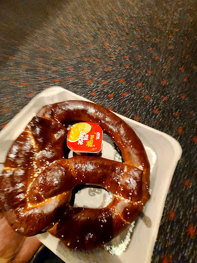 Movie Theater «Bow Tie Cinemas Marquis 16 & BTX Theater», reviews and photos, 100 Quarry Rd, Trumbull, CT 06611, USA