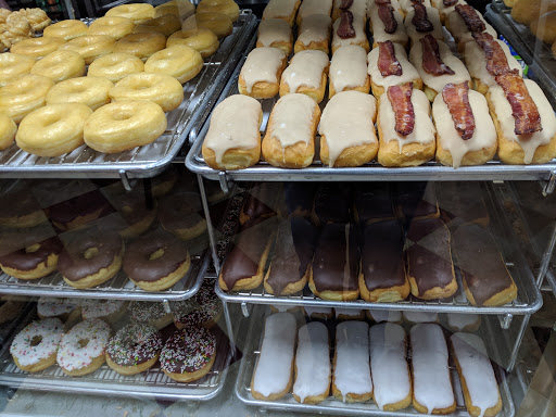 Donut Shop «Lee Donuts», reviews and photos, 124 Peterson Rd, Libertyville, IL 60048, USA