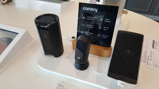 Cell Phone Store «Verizon», reviews and photos, 143 Danada Square W, Wheaton, IL 60189, USA