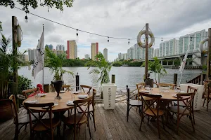 Lique Miami Waterfront Restaurant and Lounge image