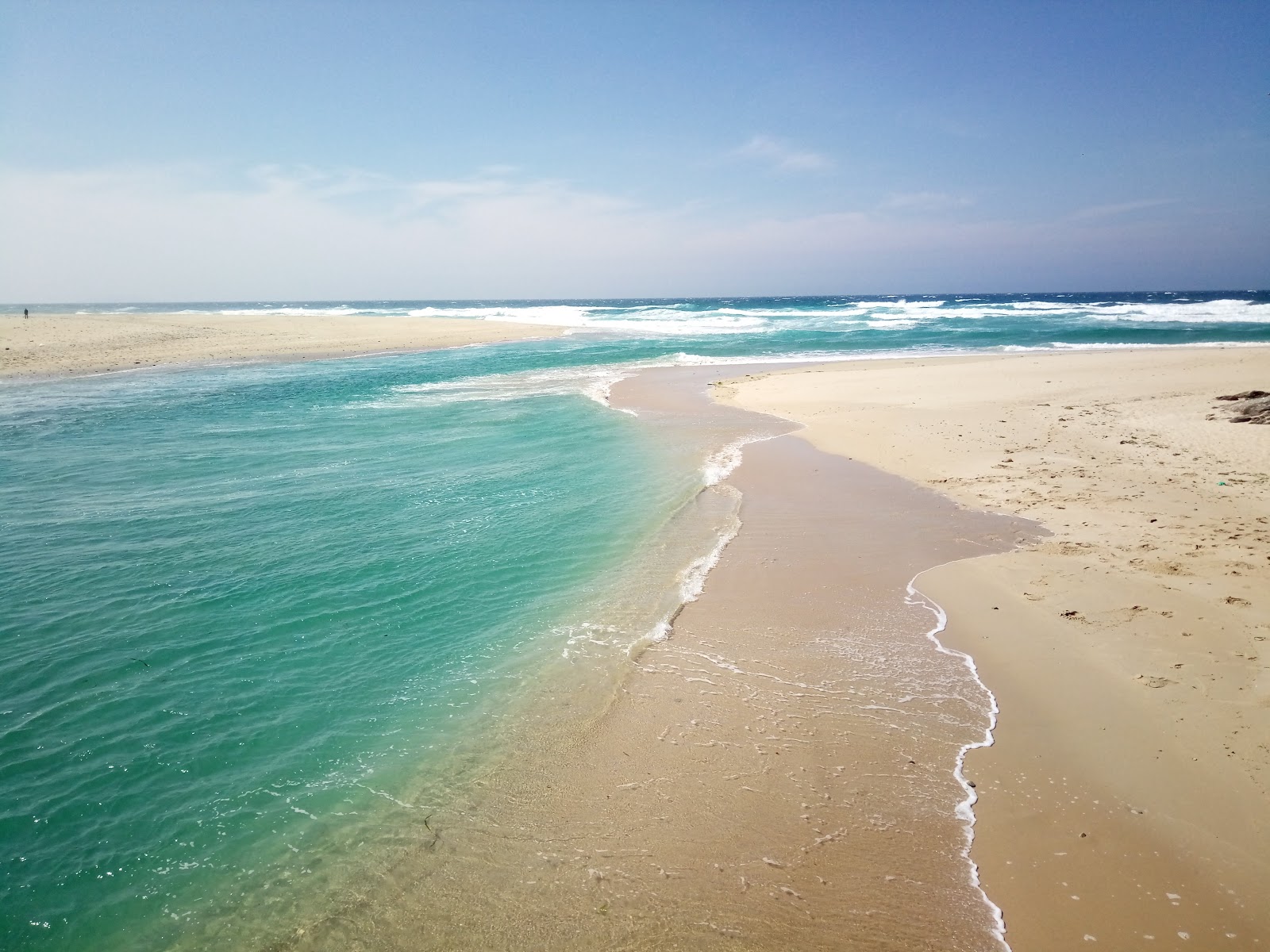Praia de Baldaio II'in fotoğrafı geniş plaj ile birlikte