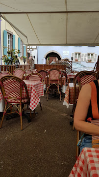 Atmosphère du Restaurant de spécialités alsaciennes CAVEAU HEUHAUS à Eguisheim - n°7