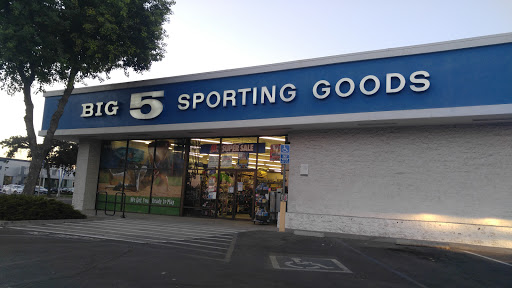 Big 5 Sporting Goods - Fresno, 5488 N Blackstone Ave, Fresno, CA 93710, USA, 