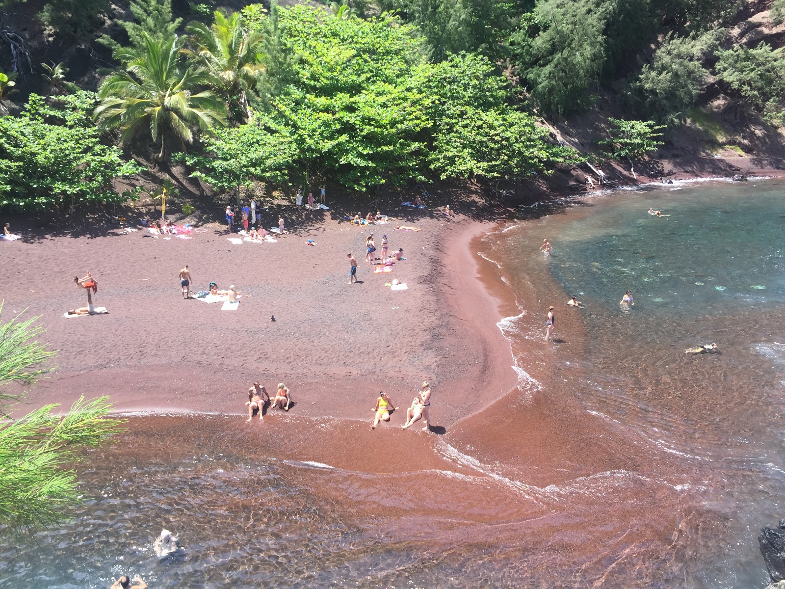 Foto de Praia Kaihalulu com alto nível de limpeza