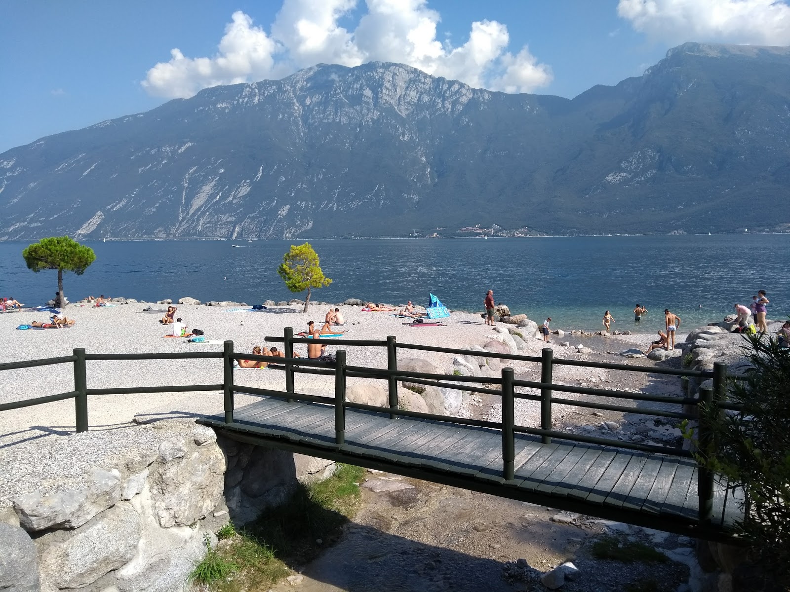 Φωτογραφία του Spiaggia Limone sul Garda και η εγκατάσταση