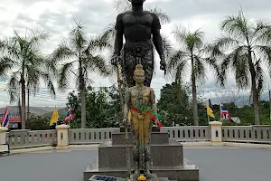 Pho Khun Pha Muang Memorial image