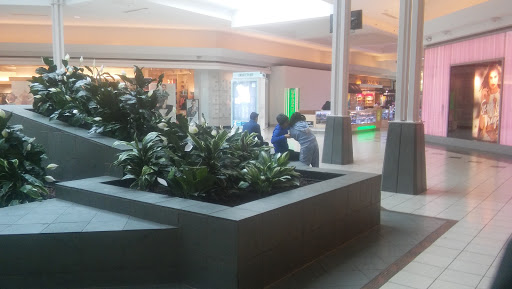 Shopping Mall «River Oaks Center», reviews and photos, 96 River Oaks Center Dr, Calumet City, IL 60409, USA
