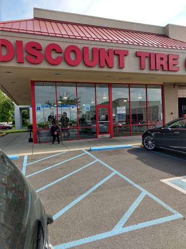 Tire Shop «Discount Tire Store - Indianapolis, IN», reviews and photos, 8302 N Michigan Rd, Indianapolis, IN 46268, USA