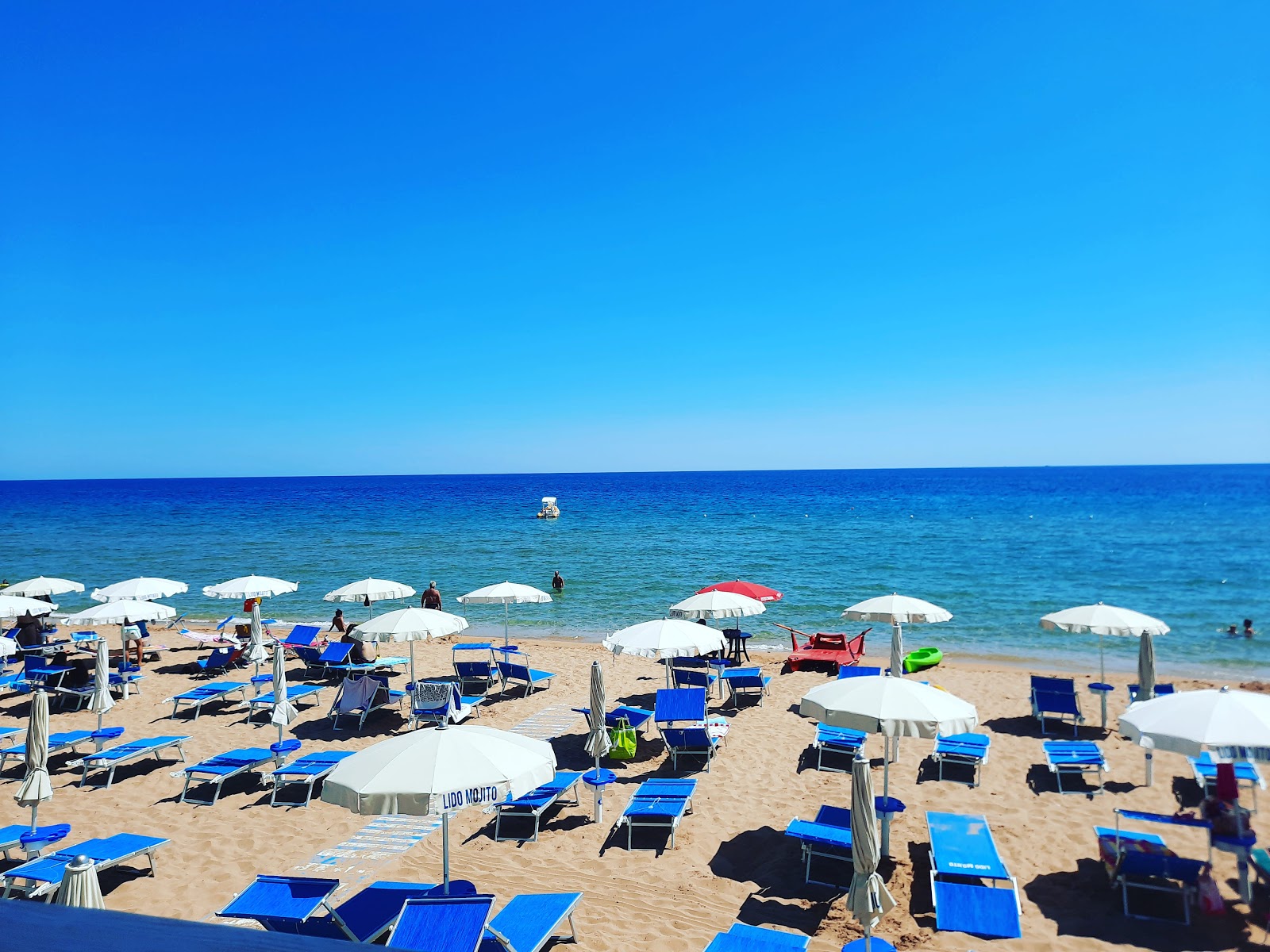 Foto di Spiaggia Rossa e l'insediamento