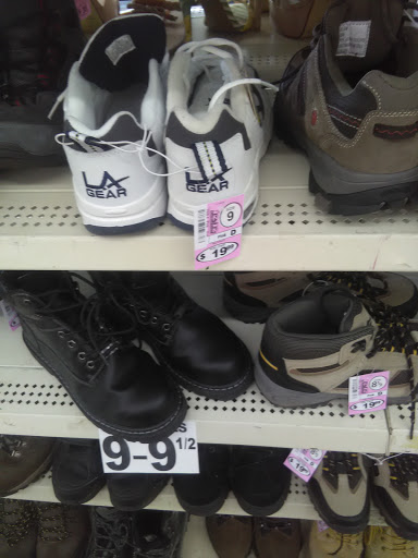 Clothing Store «1/2 of 1/2 Name Brand Clothing», reviews and photos, 601 N West St # 126, Wichita, KS 67203, USA