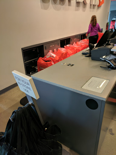 Clothing Store «Nike Factory Store», reviews and photos, 2210 Tanger Blvd #225, Gonzales, LA 70737, USA