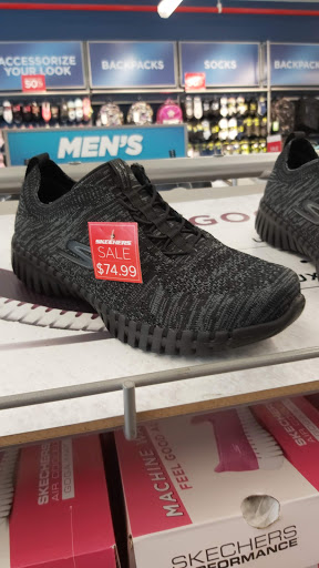 Shoe Store «SKECHERS Factory Outlet», reviews and photos, 163-11 Jamaica Ave, Jamaica, NY 11432, USA