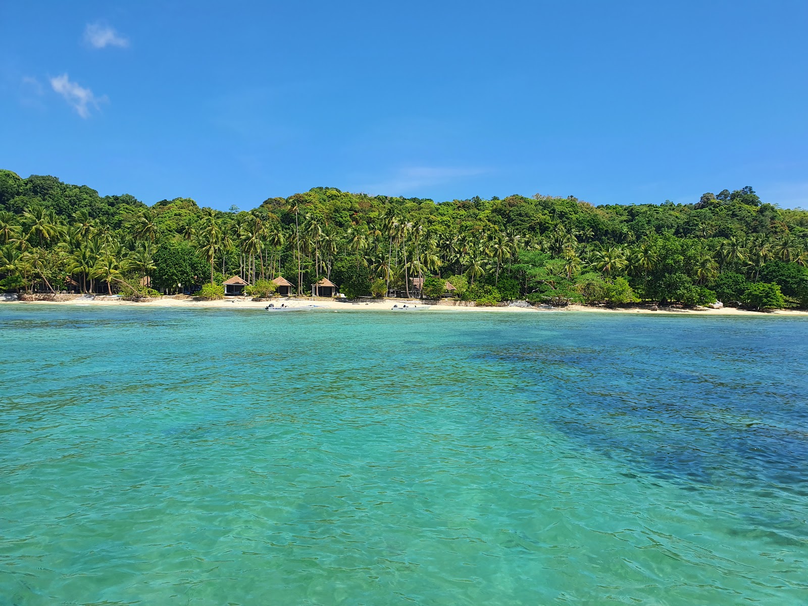 Photo of Dolarog Beach backed by cliffs