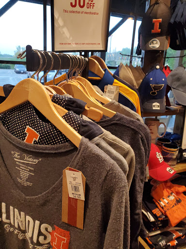 American Restaurant «Cracker Barrel Old Country Store», reviews and photos, 2421 Old Country Inn Dr, Caseyville, IL 62232, USA