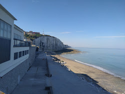 Plage du Bois de Cise'in fotoğrafı dağlarla çevrili