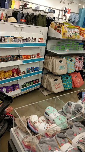 Clothing Store «Old Navy», reviews and photos, 680 Chicago Ridge Mall, Chicago Ridge, IL 60415, USA