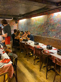 Atmosphère du Restaurant français Le Refuge des Fondus à Paris - n°14