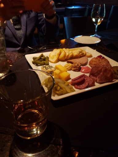 Bar «Meridian Restaurant & Bar», reviews and photos, 5694 N Meridian St, Indianapolis, IN 46208, USA