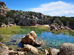Photo de Cala Genovese avec une baie minuscule
