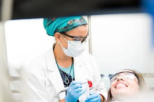 מרפאת שיניים במודיעין - דר' תמר אדהאן Smart Dentistry Center image