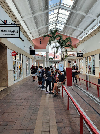 Shopping Mall «Orlando Outlet Marketplace», reviews and photos, 5269 International Dr, Orlando, FL 32819, USA