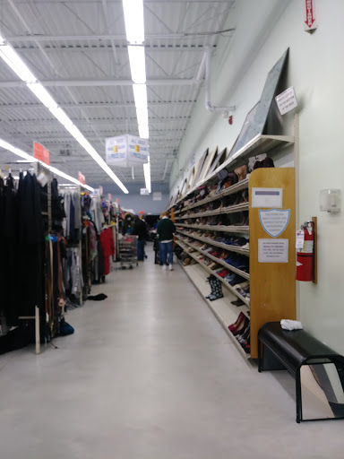 Thrift Store «Village Discount Outlet», reviews and photos, 193 E Waterloo Rd, Akron, OH 44319, USA