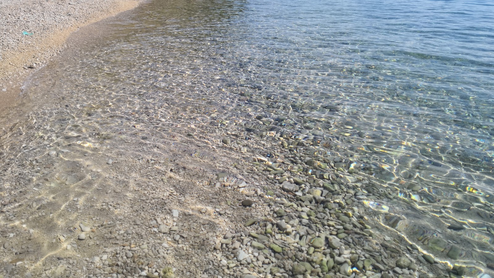 Zicova Riva beach II'in fotoğrafı - rahatlamayı sevenler arasında popüler bir yer