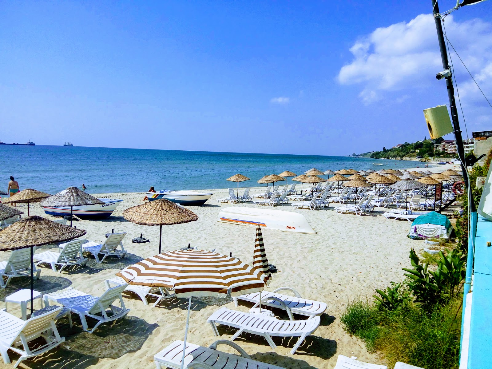 Photo of Dallas beach with very clean level of cleanliness