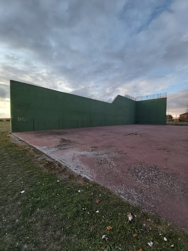 Polideportivo al aire libre en Bercianos del Real Camino