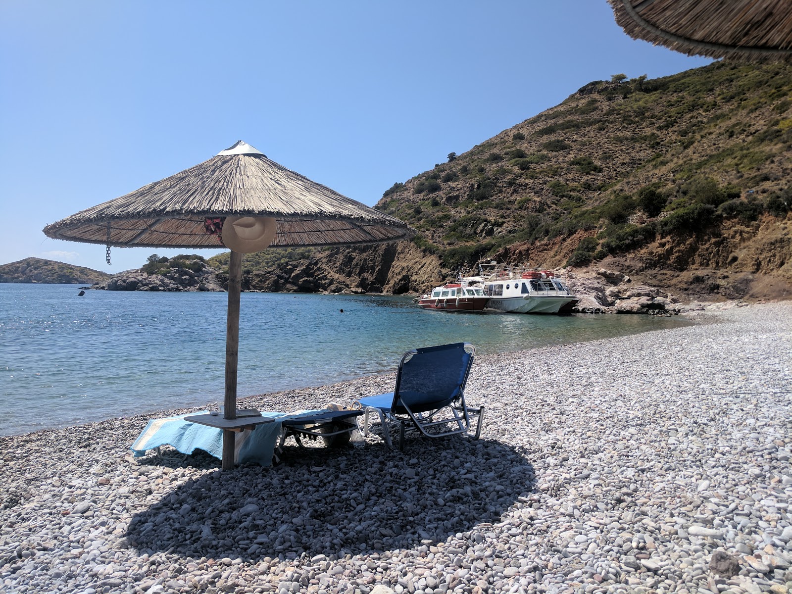 St Nikolaos Beach的照片 带有碧绿色纯水表面