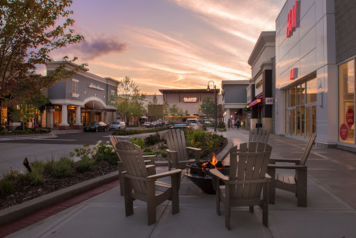 Shopping Mall «Woodbury Lakes», reviews and photos, 9020 Hudson Rd # 401, St Paul, MN 55125, USA