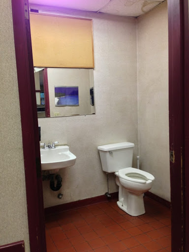 Laundromat «Martinazzi Drycleaner & Coin Laundromat (Laundromat Open till 9:30 PM Everyday)», reviews and photos, 19401 SW Martinazzi Ave, Tualatin, OR 97062, USA