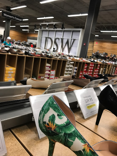 Shoe Store «DSW Designer Shoe Warehouse», reviews and photos, 2515 W 75th St, Naperville, IL 60540, USA