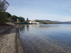 Trevignano Romano Beach'in fotoğrafı düz bir kıyı şeridi ile birlikte