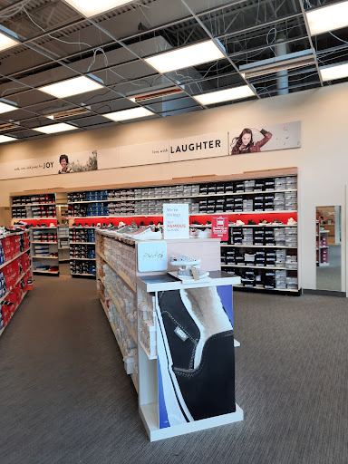 Shoe Store «Famous Footwear», reviews and photos, 1665 Olentangy River Rd, Columbus, OH 43212, USA