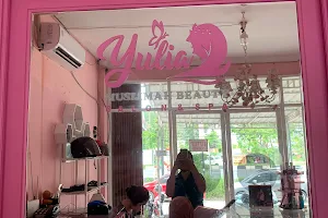 Yulia Muslimah Beauty Salon & Spa Cabang 4 Jl A Yani Km 7,9 image