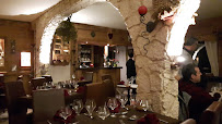 Atmosphère du Restaurant Auberge des Trois Pucelles à Saint-Nizier-du-Moucherotte - n°6