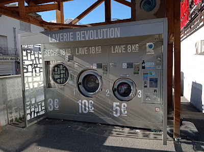 Laverie Revolution laundry à Esquièze-Sère