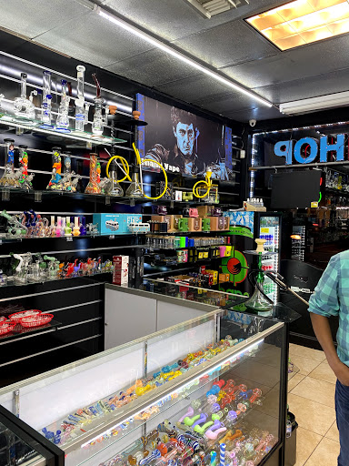 Vaporizer Store «Miami Vape Smoke Shop», reviews and photos, 471 NE 167th St, North Miami Beach, FL 33162, USA