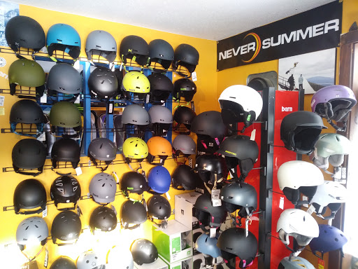 Snowboard Shop «No School Snowboard Shop», reviews and photos, 123 Old 108 Loop, Jeffersonville, VT 05464, USA