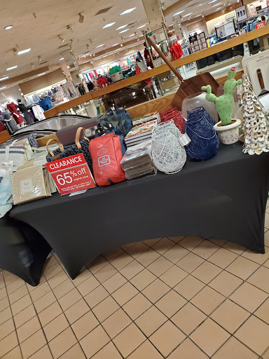 Shopping Mall «Desert Sky Mall», reviews and photos, 7611 W Thomas Rd, Phoenix, AZ 85033, USA