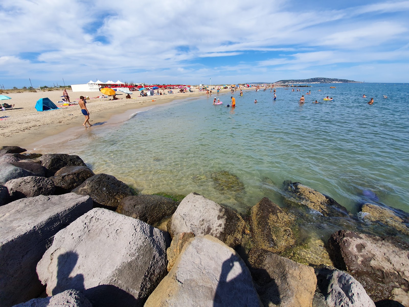 Foto av Valstranden med rymlig strand