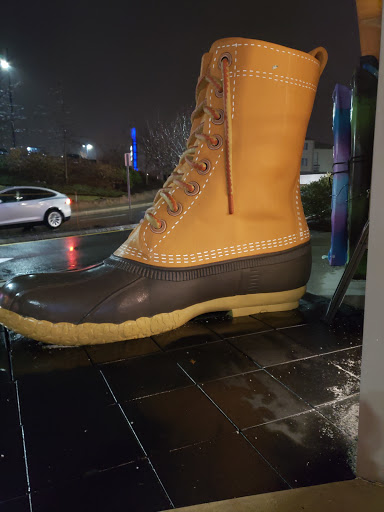Clothing Store «L.L. Bean», reviews and photos, 340 Legacy Pl, Dedham, MA 02026, USA