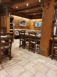 Atmosphère du Restaurant Le Fiacre à Châtel - n°2