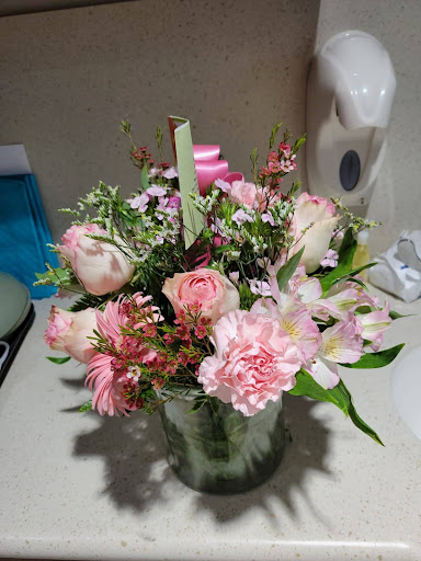 Florist «Pan Am Florist», reviews and photos, 8636 Lee Hwy, Fairfax, VA 22031, USA