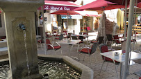 Atmosphère du Restaurant Le Bistrot Du Cours à Vinon-sur-Verdon - n°9